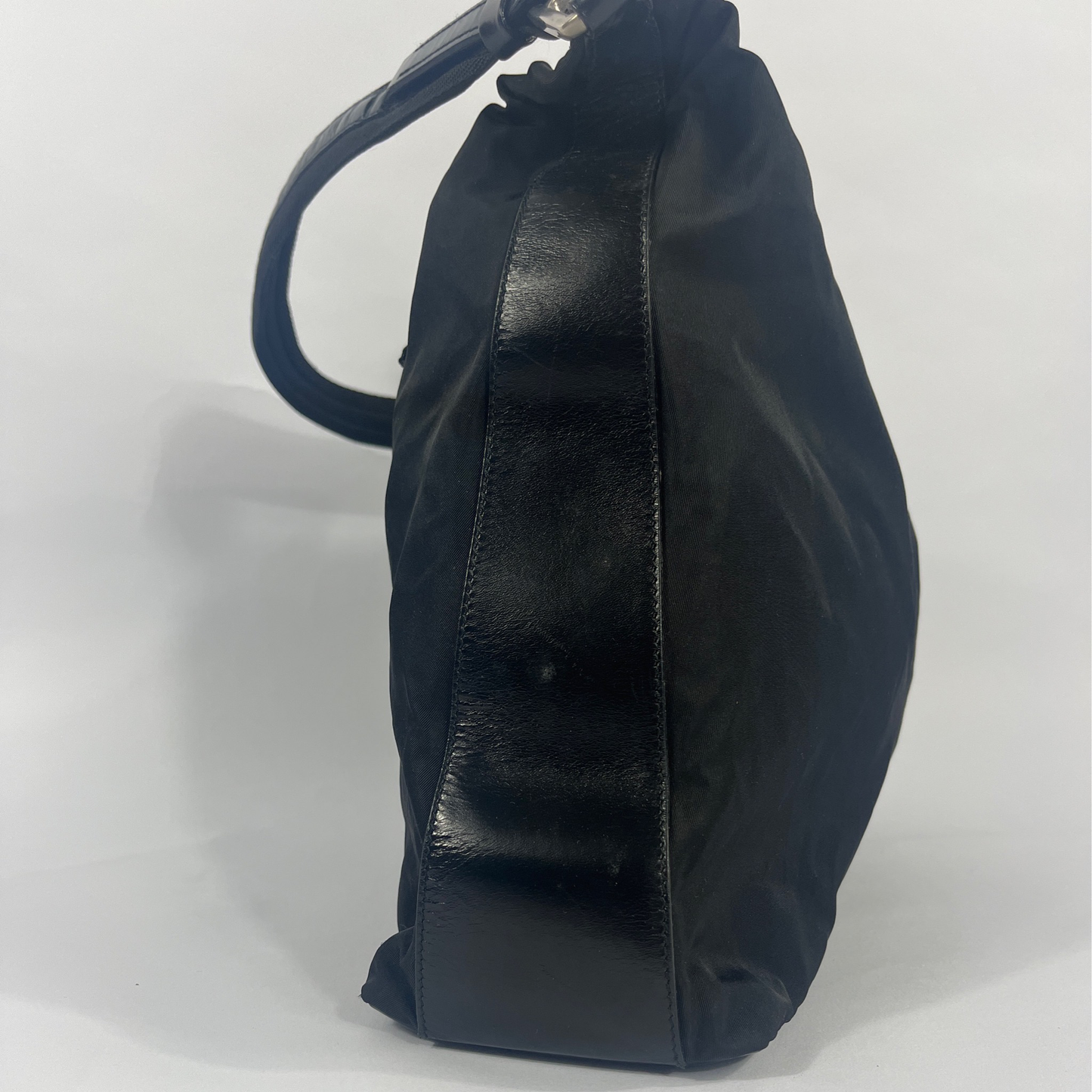 Prada Hand-Schultertasche in schwarz