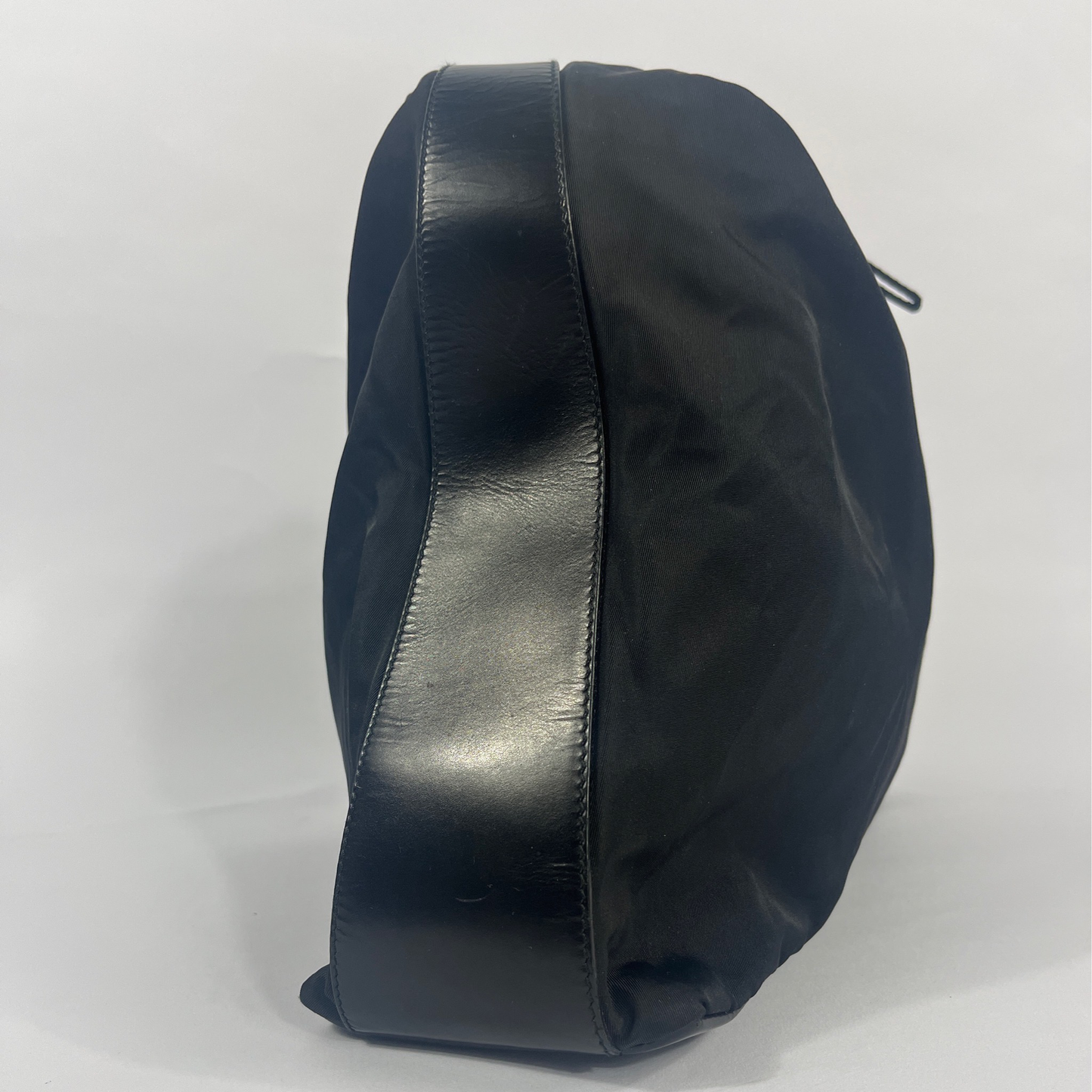 Prada Hand-Schultertasche in schwarz