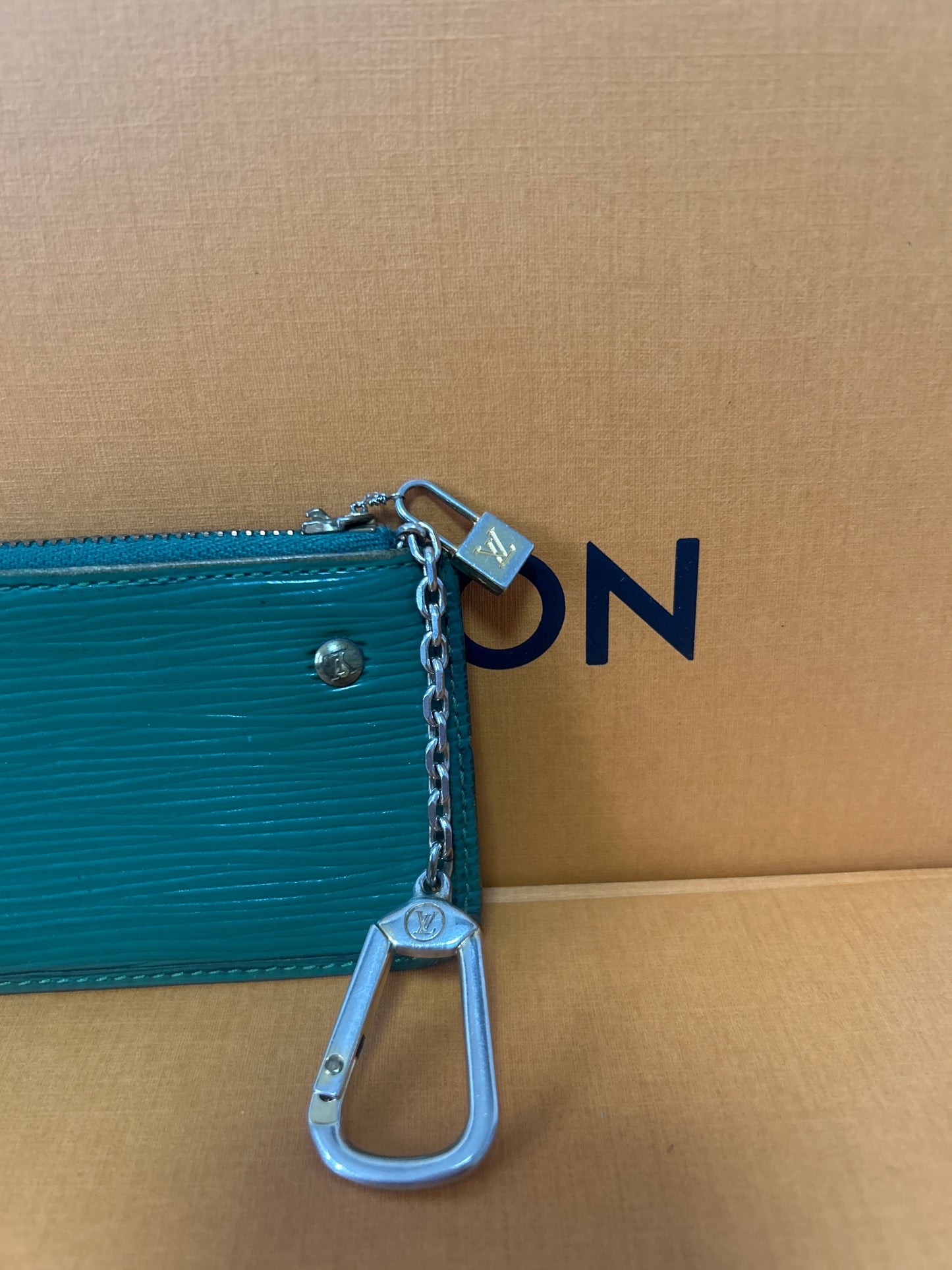 Louis Vuitton Schlüsseletui Epi Leder Grün