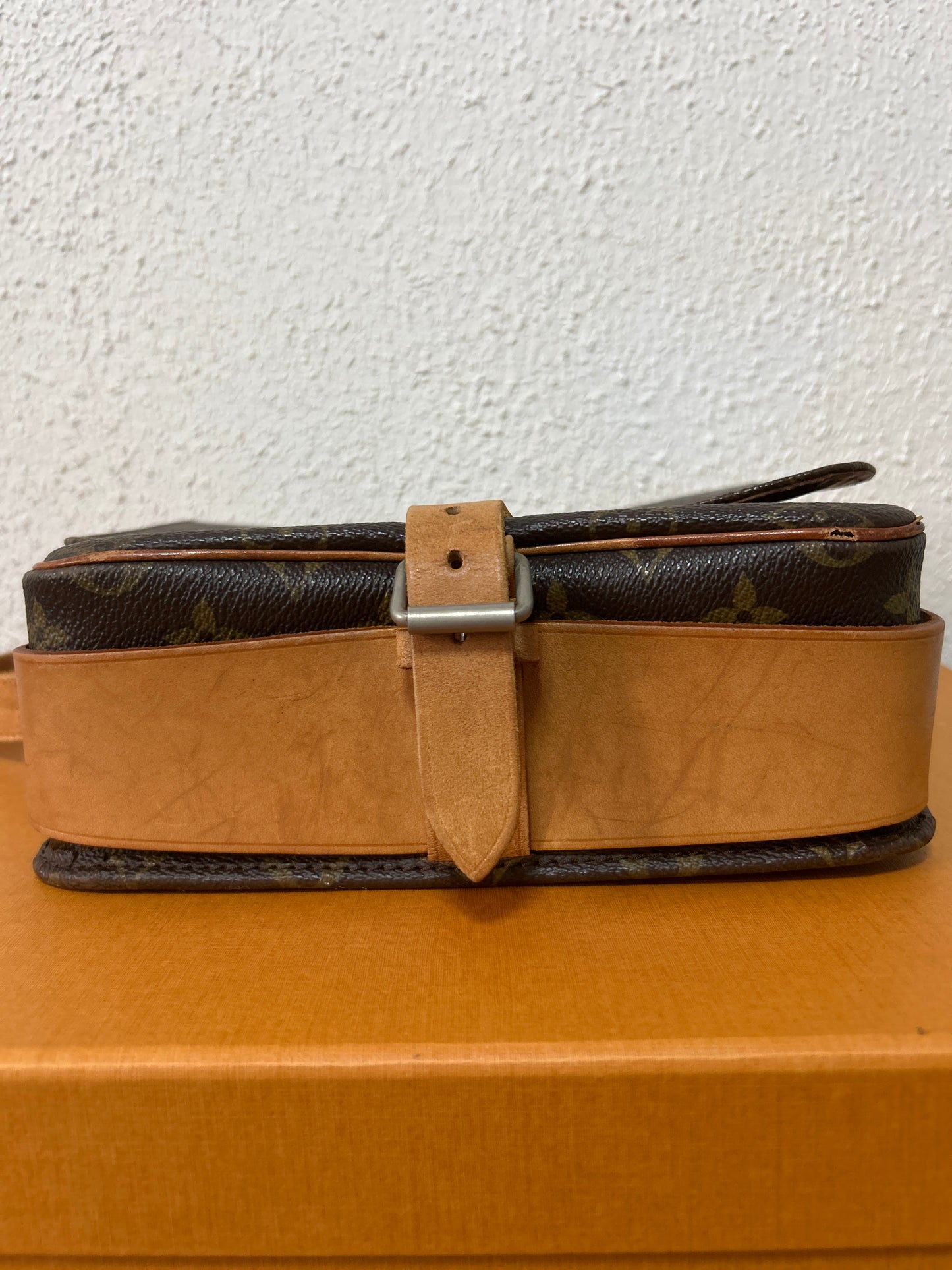 Louis Vuitton Cartouchiere PM Umhängetasche aus Canvas
