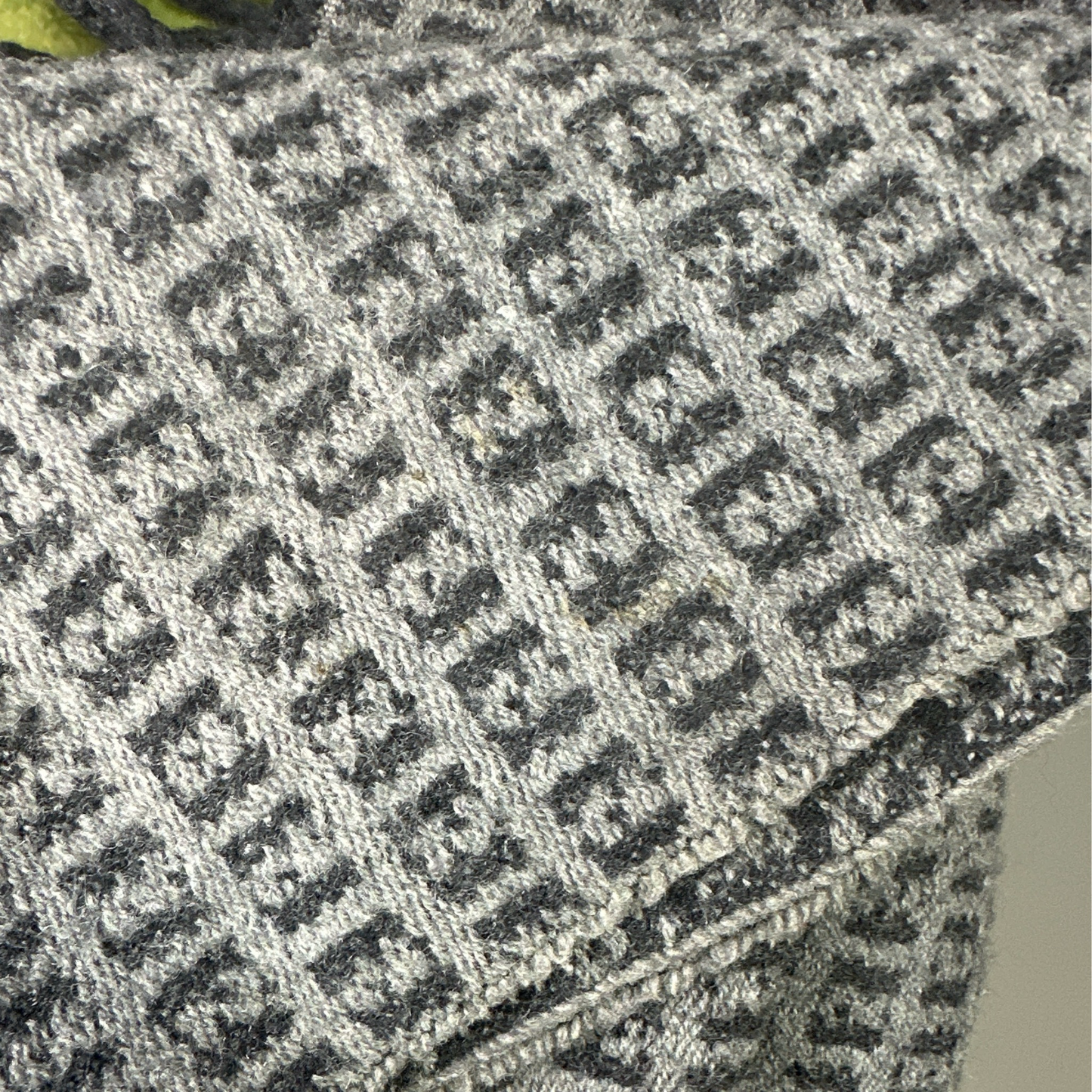 Fendi Monogramm Schal aus Wolle