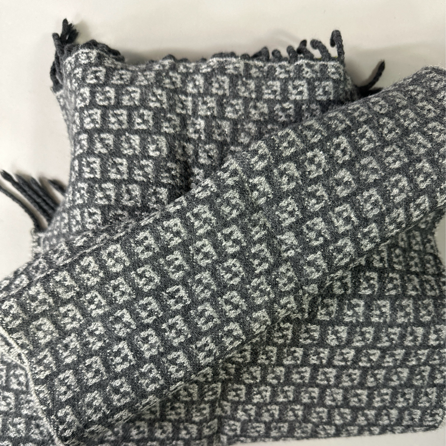 Fendi Monogramm Schal aus Wolle