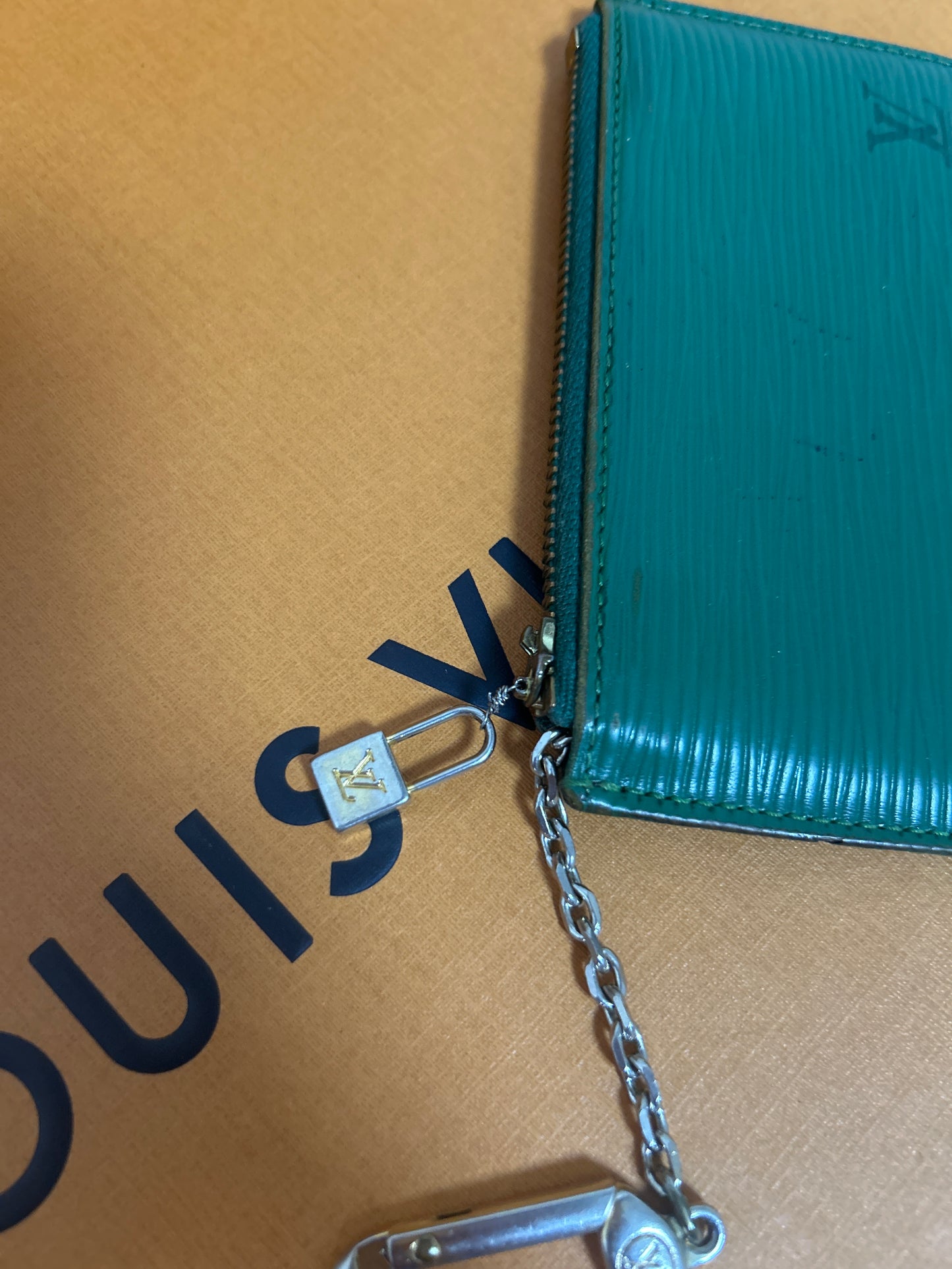 Louis Vuitton Schlüsseletui Epi Leder Grün