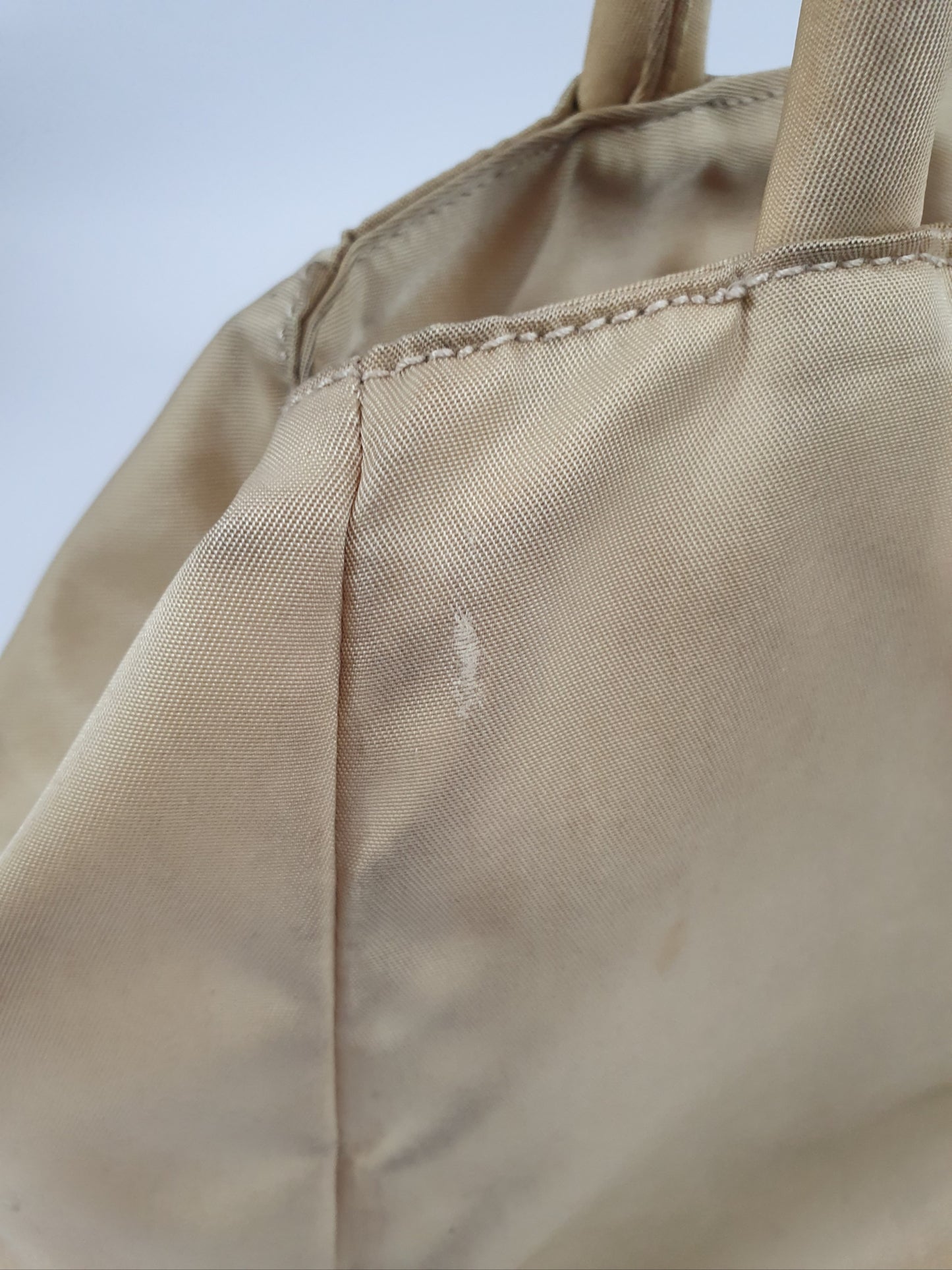 Prada Handtasche aus Nylon Beige