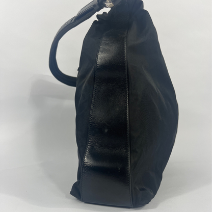 Prada Hand-Schultertasche in schwarz