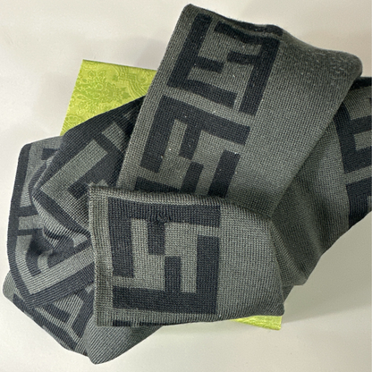 Fendi Monogramm Schal in grau und schwarz